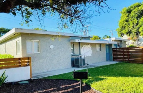 Poinciana Park Villa | Downtown Allure