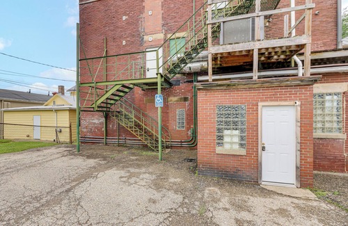 Lancaster Apartment | Downtown Apt: 23 Mi to Hocking Hills State Park
