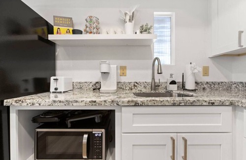 Maple-Ash Apartment | Downtown APT w/King Bed-1 Block to Mill Ave/ASU