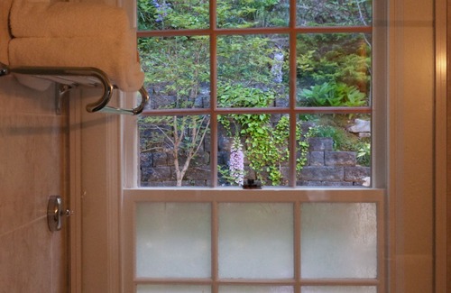 Asheville Cottage | Downtown Asheville's Historic Biltmore Village; Griffin's Lair, shopping, walk.