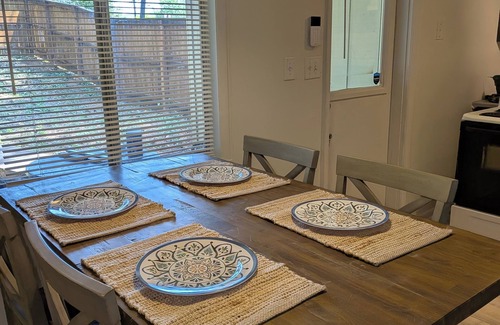 Athens House | Downtown Athens Townhouse with free parking