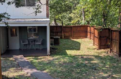 Athens House | Downtown Athens Townhouse with free parking