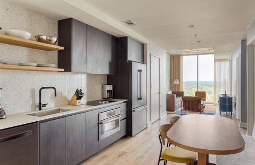 Rainey Street Historic District Condo | Downtown Austin Condo | 1BR + Sleep Sofa | Natiivo