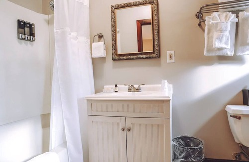 Milford House | Downtown Basecamp: Enjoy Nature, History & Our Free Breakfast