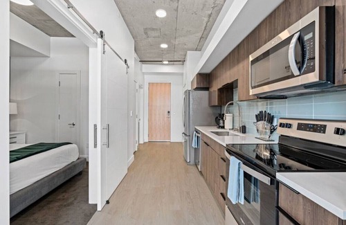 Rio Grande Apartment | Downtown beauty-PoolHotTubGym-near SaltPalace-View
