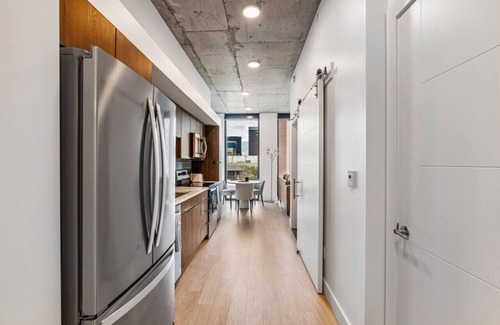 Rio Grande Apartment | Downtown beauty-PoolHotTubGym-near SaltPalace-View