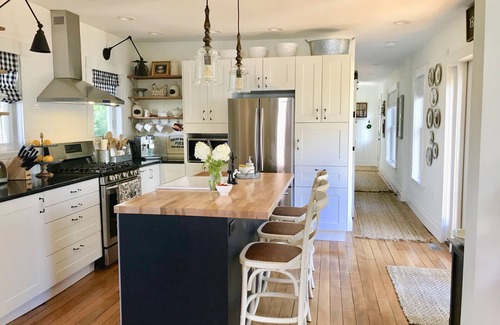 Bellaire House | DOWNTOWN BELLAIRE! Walk to Shorts! Only minutes to golf, lakes and ski slopes.