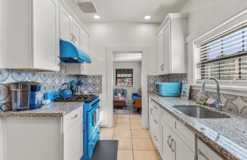 Williams House | Downtown Blue Bungalow w/Fully Fenced Yard, AC, W/D, 3 Smart TVs, Den, WiFi