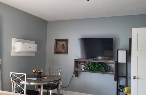 Hesperia Apartment | Downtown by the river