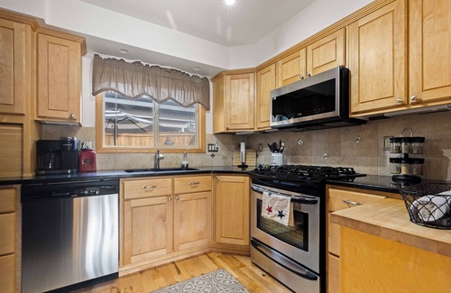 Coeur d'Alene House | Downtown CDA Easy Walk to Beach and Tubbs Hill W/BBQ and Patio