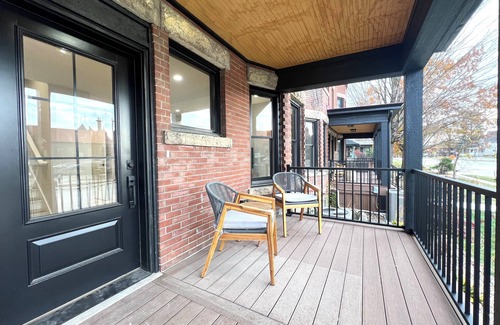 Cedar Falls House | Downtown Cedar Falls Historic Brownstone!