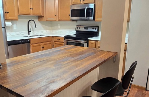 Chanhassen House | Downtown Chanhassen Townhome - 3 bedrooms