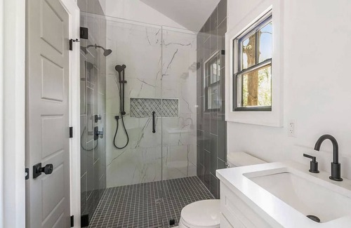 Westside Cottage | Downtown Charleston cottage, next to Hampton Park. Great location!!