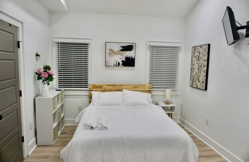 Westside Cottage | Downtown Charleston cottage, next to Hampton Park. Great location!!