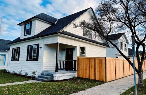 Hough House | Downtown Charm Meets Waterfront Walk to Everything