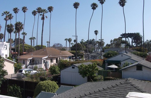Carpinteria Apartment | Downtown Charmer! King bed + Queen sleeper sofa. Close to Downtown and Beach