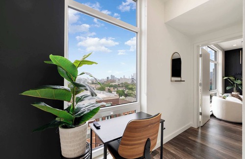 Pulaski Park Apartment | Downtown Chicago Retreat 2BD/2BA Views+Gym+Rooftop