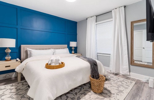 Biddleville House | Downtown CLT, 4 BD/3BTH, Fenced Yard, Free Parking