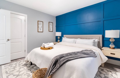 Biddleville House | Downtown CLT, 4 BD/3BTH, Fenced Yard, Free Parking