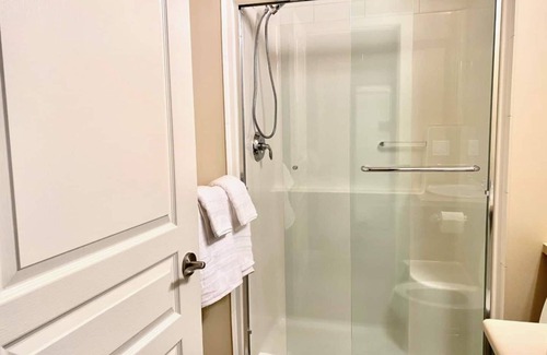 Central Okanagan House | Downtown Condo Resort by the Beach