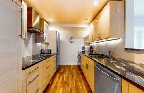 Downtown Seattle Condo | Downtown condo with city views, pool, & gym - 2 blocks from Pike Place