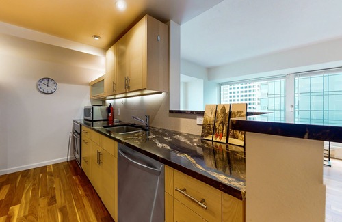 Downtown Seattle Condo | Downtown condo with city views, pool, & gym - 2 blocks from Pike Place