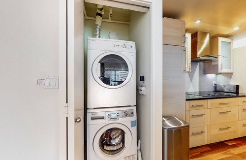 Downtown Seattle Condo | Downtown condo with city views, pool, & gym - 2 blocks from Pike Place