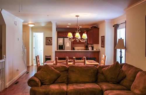 Helen Condo | DOWNTOWN convenience! Walking distance to everything!