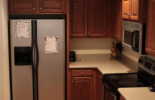Helen Condo | DOWNTOWN convenience! Walking distance to everything!