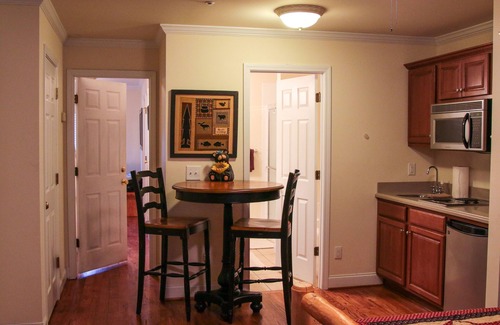 Helen Condo | DOWNTOWN convenience! Walking distance to everything!
