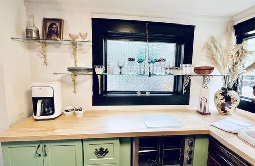 Eureka Springs Historic District Cottage | Downtown Cottage with Private Hot Tub