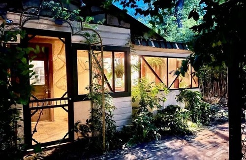 Eureka Springs Historic District Cottage | Downtown Cottage with Private Hot Tub