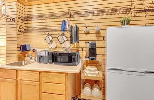 Crandon Apartment | Downtown Crandon: Walkable Studio w/Patio!