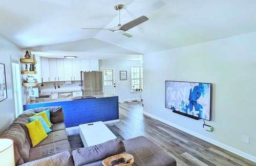 Southeast Raleigh House | Downtown Cul-de-Sac Home