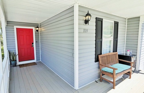 Southeast Raleigh House | Downtown Cul-de-Sac Home