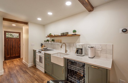 Dahlonega Cottage | Downtown Dahlonega Cottage