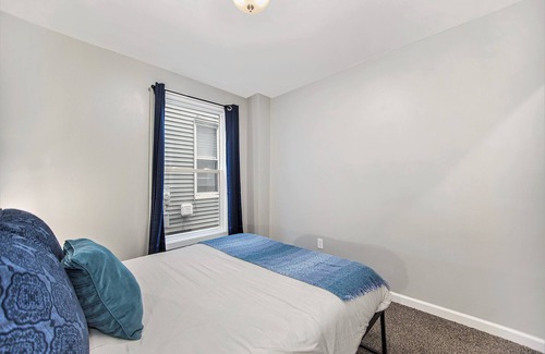 Grand Rapids Apartment | Downtown Delight - Corporate Housing for Traveling Professionals - EXTENDED STAYS