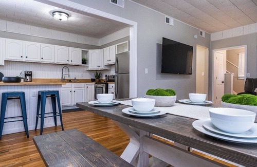 Downtown House | Downtown Delight