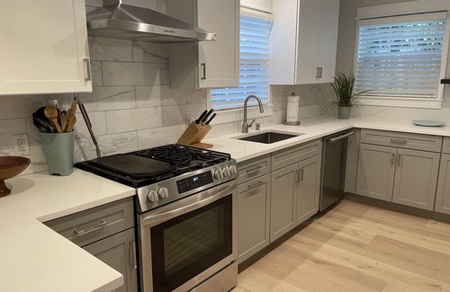 Marina District House | Downtown Delray Cottage-Walk to everything!