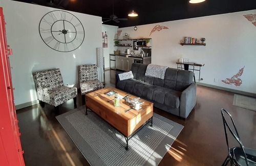 Demorest Apartment | Downtown Demorest Industrial Modern Studio Apartment short walk to Piedmont Col