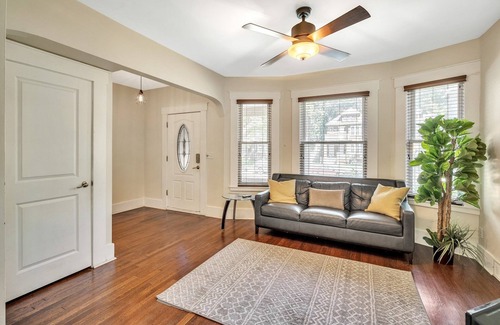 Mexicantown - Southwest Detroit Apartment | Downtown Detroit Adjacent - Southwest 1st Fl Apt 2 Bedroom Apts by Redawning