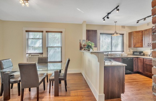 Mexicantown - Southwest Detroit Apartment | Downtown Detroit Adjacent - Southwest 1st Fl Apt 2 Bedroom Apts by Redawning