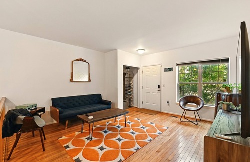 Midtown Condo | Downtown Detroit Big Cheese Executive Retreat Walk to Stadiums, Concerts & Fox