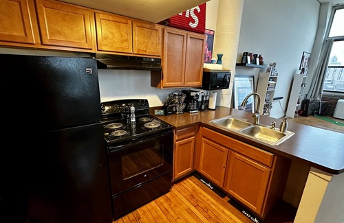 Detroit Apartment | Downtown Detroit Corner Suite Loft-Near everything in the Downtown Detroit area