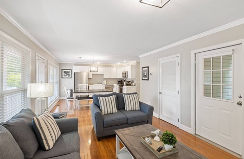 Gatlinburg House | Downtown Dolly is a 2 bed/2bath creekside cottage only a half-mile from downtown Gatlinburg.