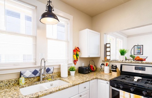 Alta Vista House | Downtown Dreaming *️ 3/2 Entire House *️River Walk*️Alamo