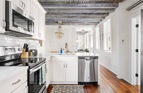Westside House | Downtown Duplex - St Philip St - Sleeps 20