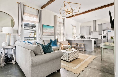 Westside House | Downtown Duplex - St Philip St - Sleeps 20