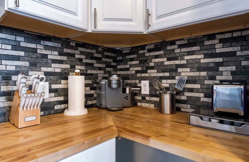 West Main Historic District Apartment | Downtown Duplex with Panoramic View (12 Beds)