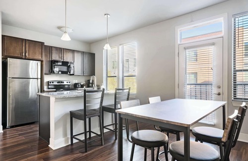 Mile Square Apartment | Downtown Escape—Stylish Unit + Free Parking!